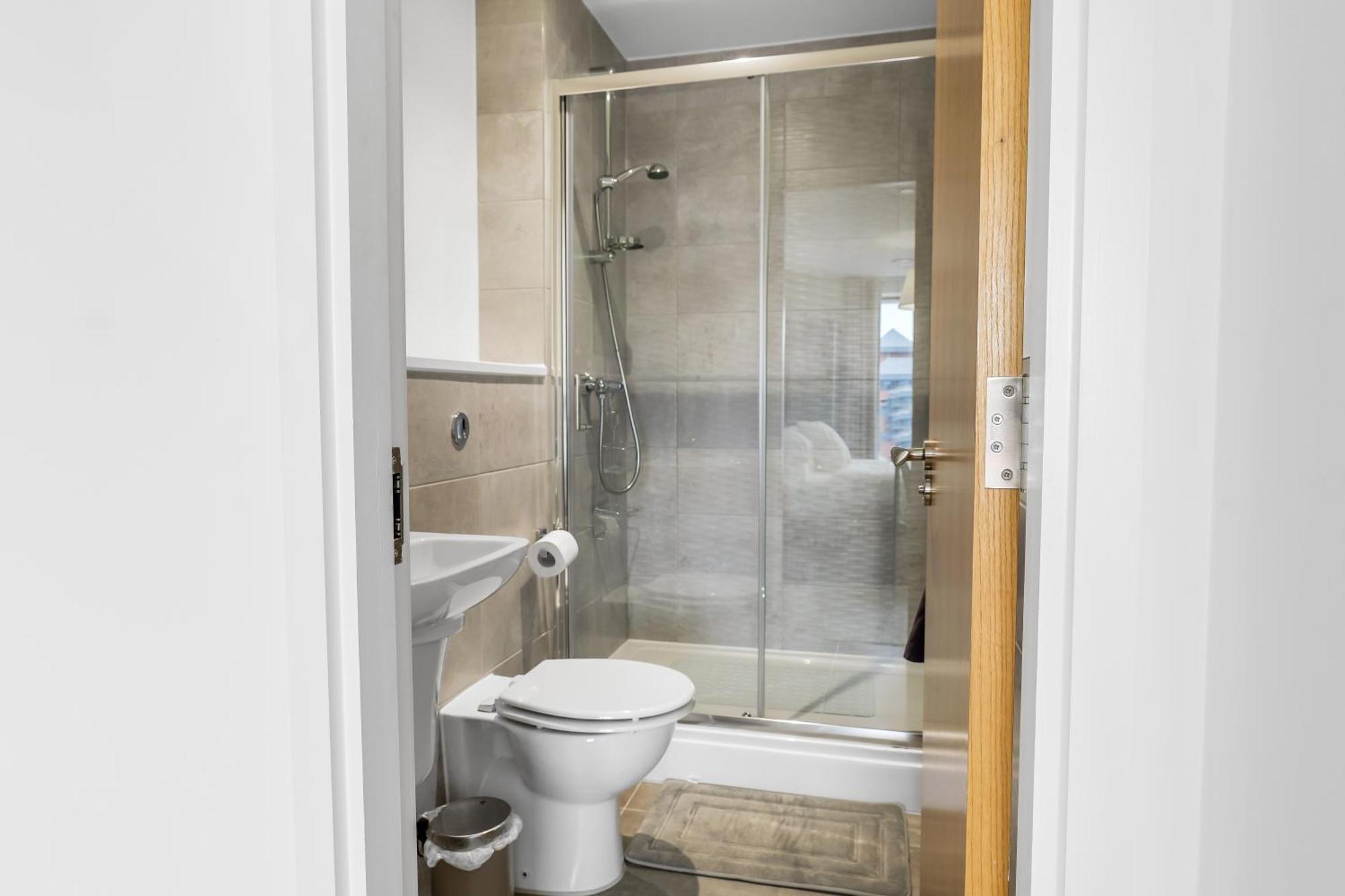 High Rise 2 Bedroom & 2 Bath Apartment With Parking, Balcony & Amazing View Manchester Exteriör bild