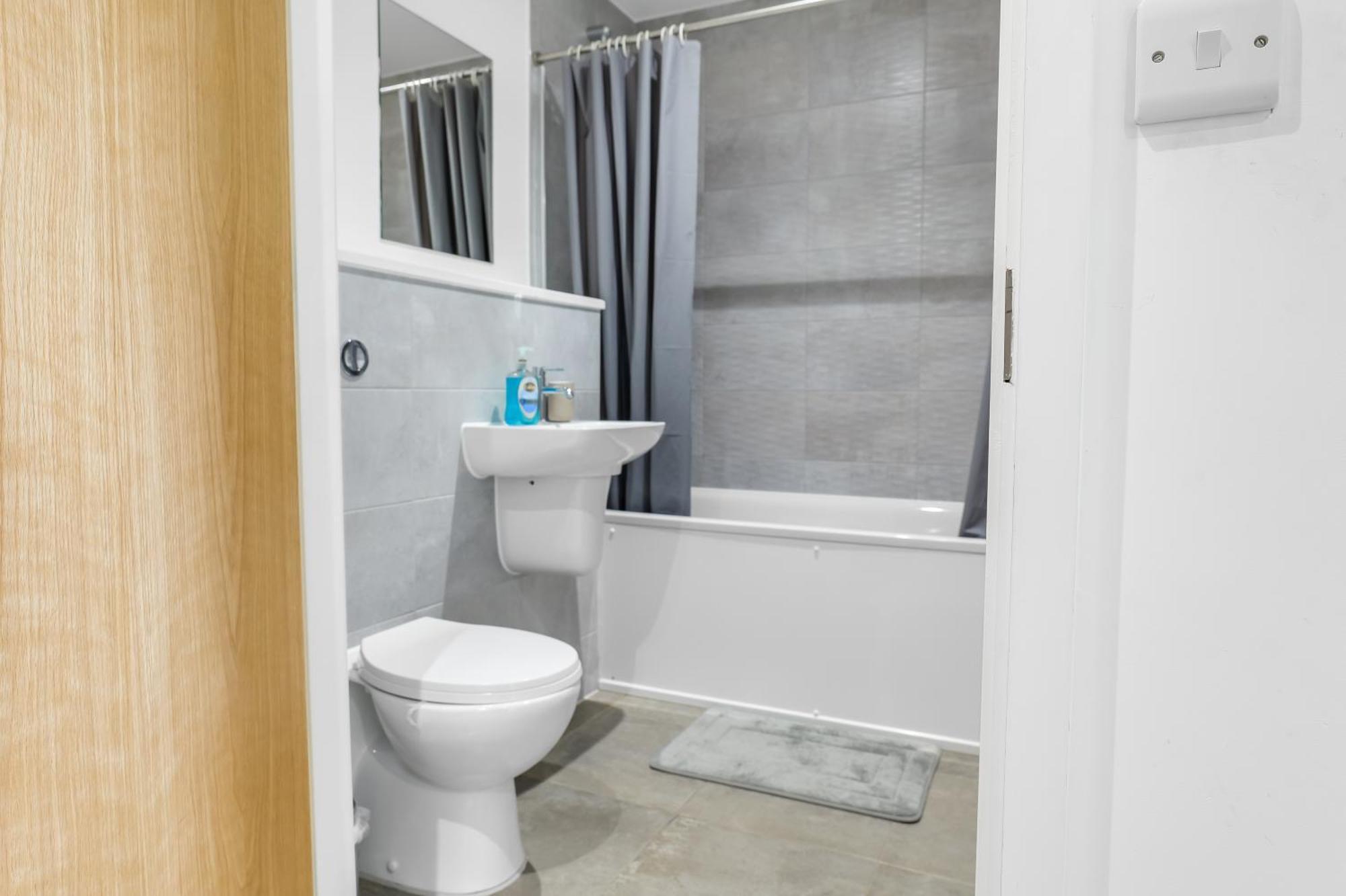 High Rise 2 Bedroom & 2 Bath Apartment With Parking, Balcony & Amazing View Manchester Exteriör bild