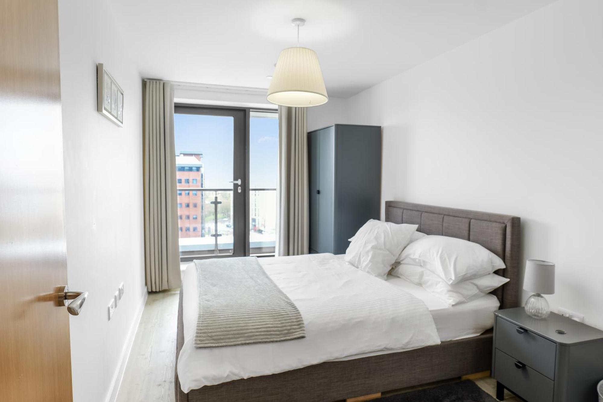 High Rise 2 Bedroom & 2 Bath Apartment With Parking, Balcony & Amazing View Manchester Exteriör bild